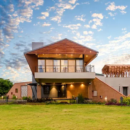 Stayvista'S Pearl Lakeview Mansion - 5Bhk Lake-View Villa With Infinity Pool-2